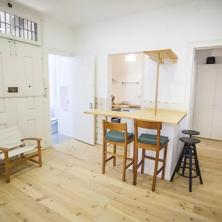 Апартаменты Spacious Santos Ap W/ View Лиссабон